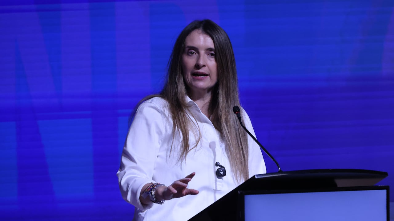 La candidata Paloma Valencia prometió licitar la doble calzada Popayán-Pasto.