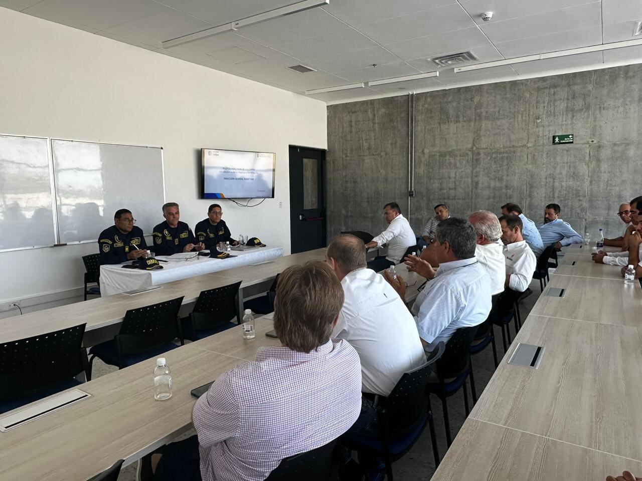Reunión con pilotos prácticos de Colombia para el fortalecimiento de la seguridad integral marítima.