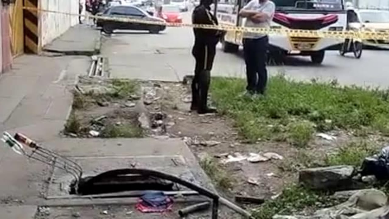 El hombre permaneció durante varias horas dentro de la recámara hasta que pudieron sacar su cuerpo.