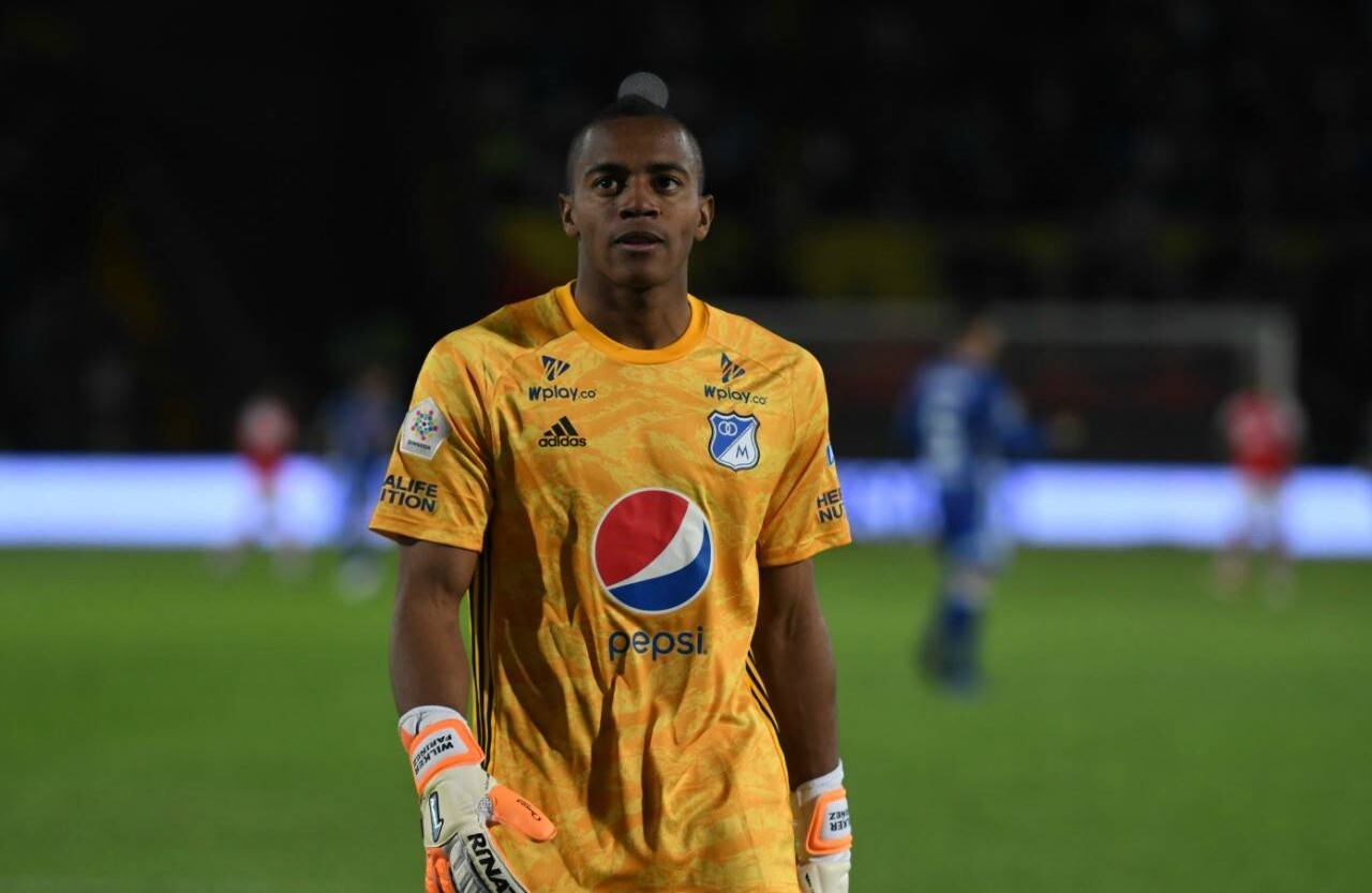 El venezolano Wilker Faríñez, figura del conjunto embajador, tuvo que exigirse en algunas jugadas para interrumpir la entrada del balón a su arco por parte de los Leones.  Foto: LosMillonarios.Net