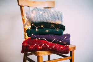 La elección de los colores en la ropa puede tener un impacto significativo en la energía que se desea atraer.