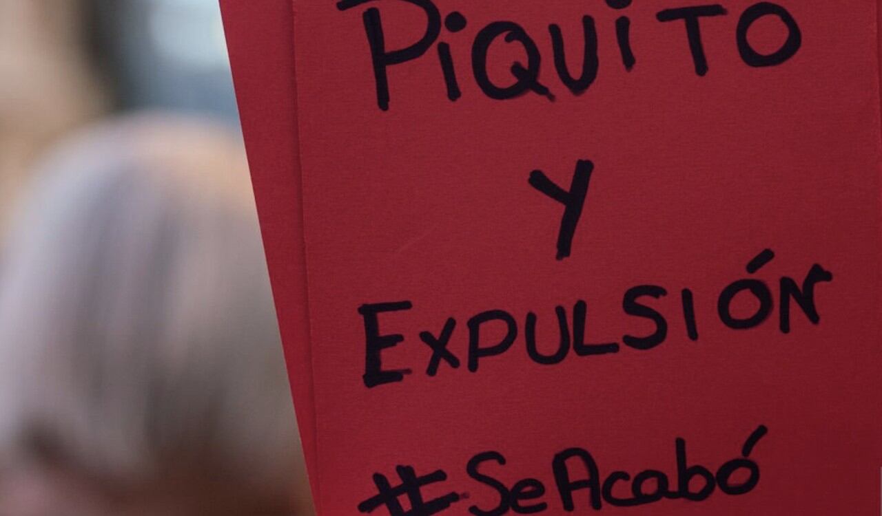 Luis Rubiales es atacado por todos los flancos en España tras su beso con Jenni Hermoso