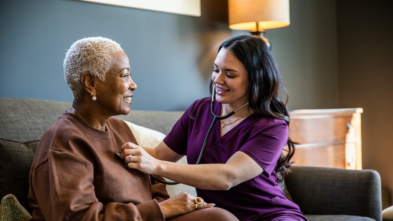 Las almendras son alimentos con grasas insaturadas.