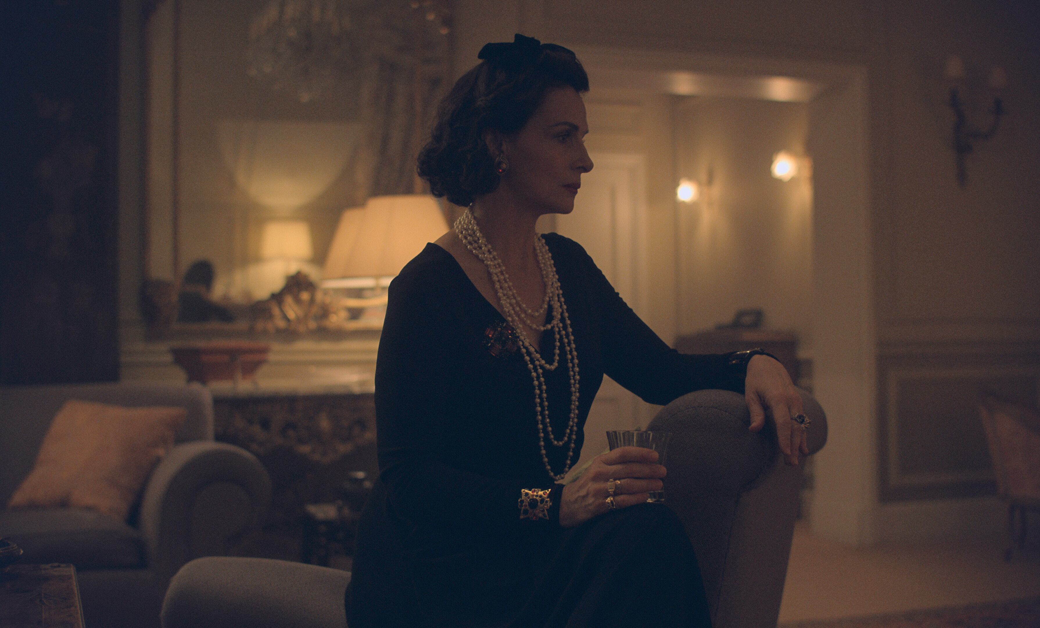 En 'The New Look' Juliette Binoche es
Coco Chanel.
