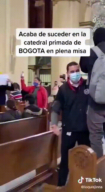 En la red TikTok, usuarios publicaron el ataque del que fueron víctimas en medio de una celebración litúrgica en la Catedral Primada de Bogotá.
