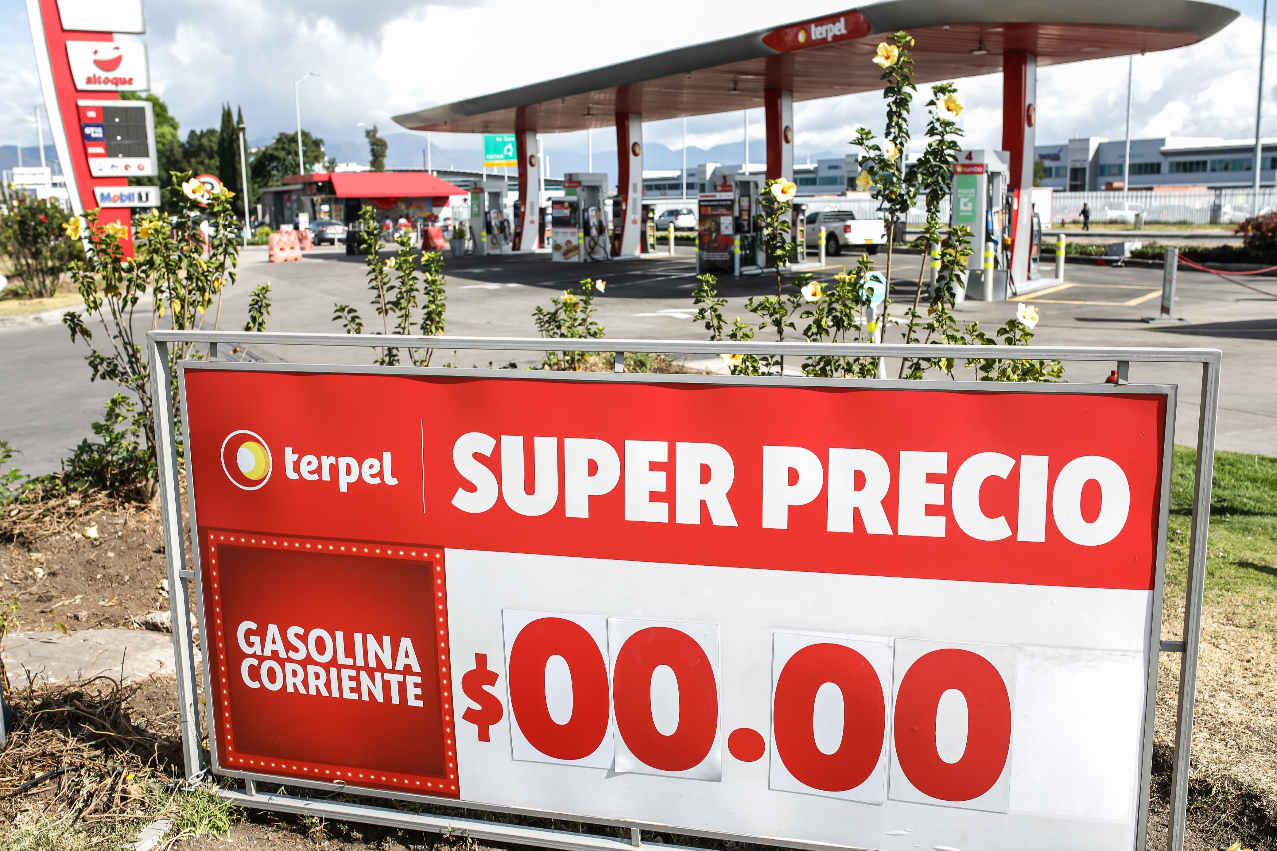 Desabastecimiento de gasolina en estaciones de servicio
por paro de transportadores y de camiones