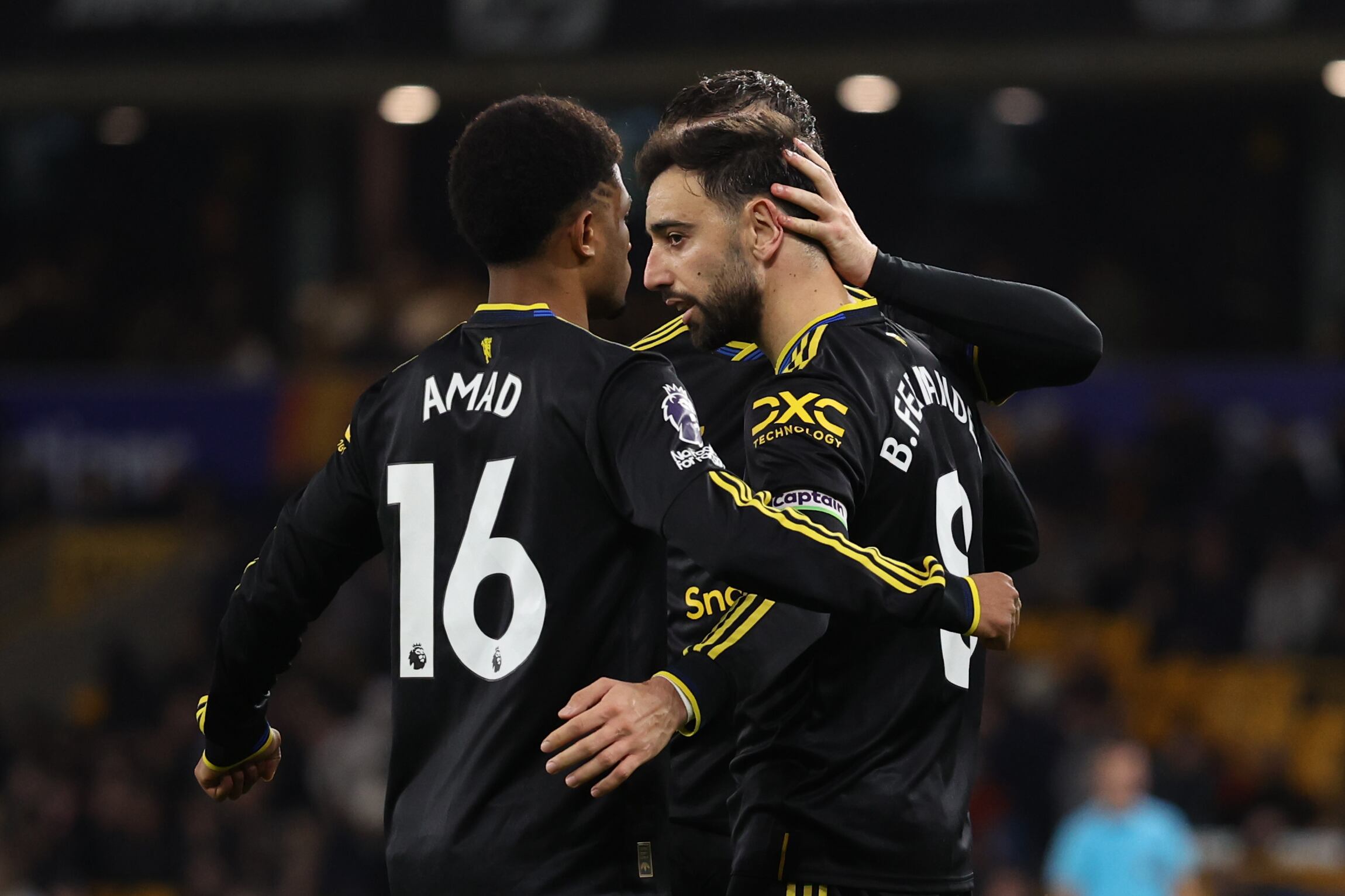 Manchester United celebra su triunfo ante los Wolves y pelea por puestos europeos.