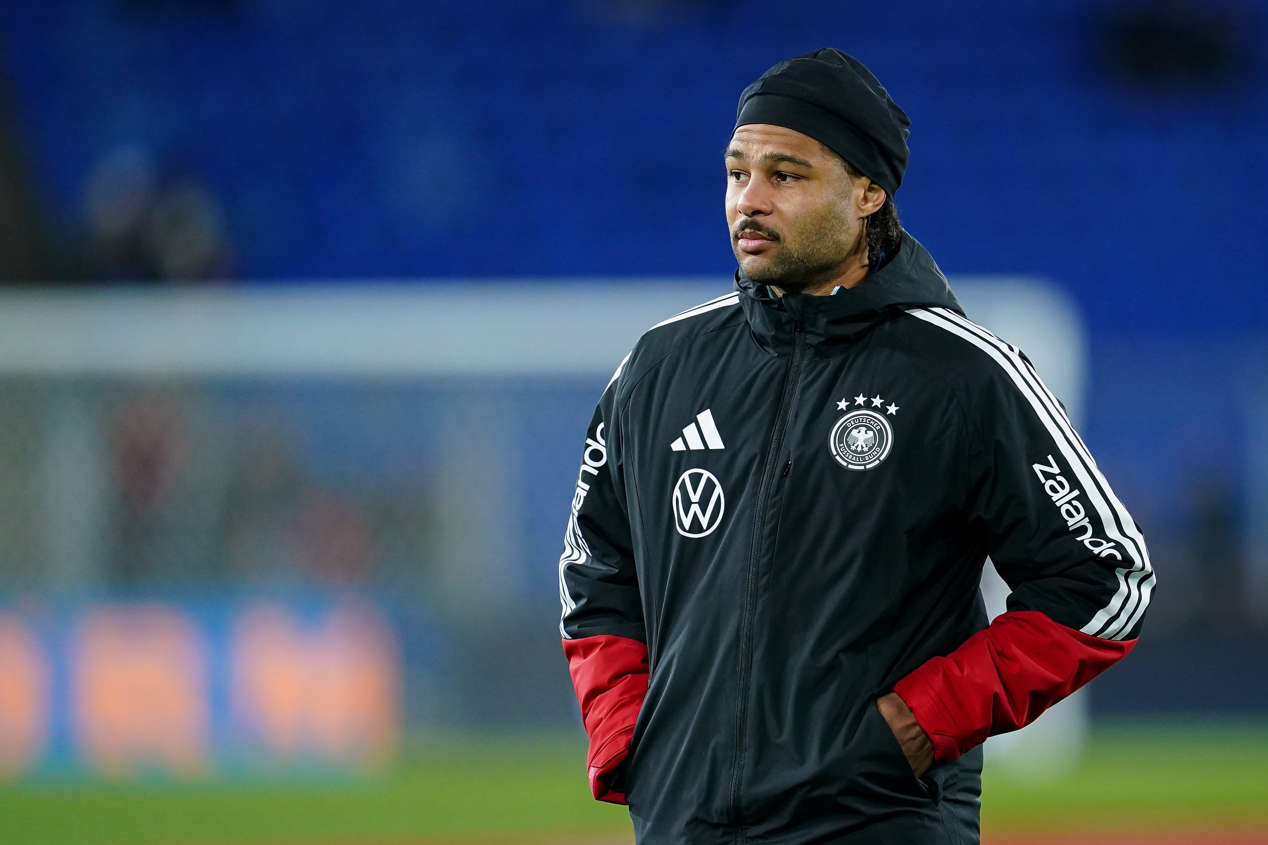 Serge Gnabry con la indumentaria de la Selección de Alemania. Una lesión lo sacó del Mundial 2026 a 50 días de iniciar.