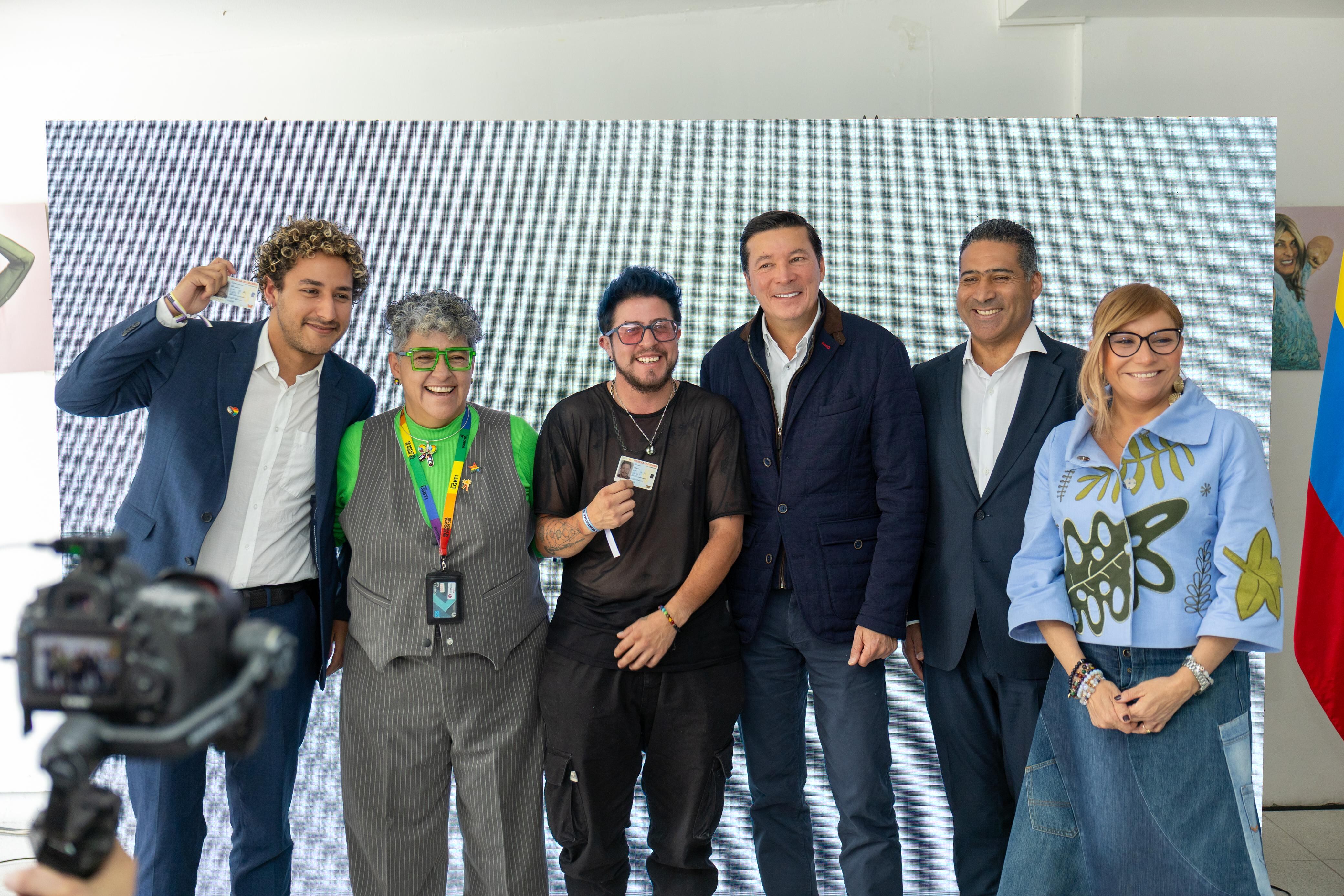 Categorías ‘no binario’ (NB) y ‘trans’ (T) fueron incluidas en el campo ‘sexo’ de registros civiles y todos los documentos de identidad