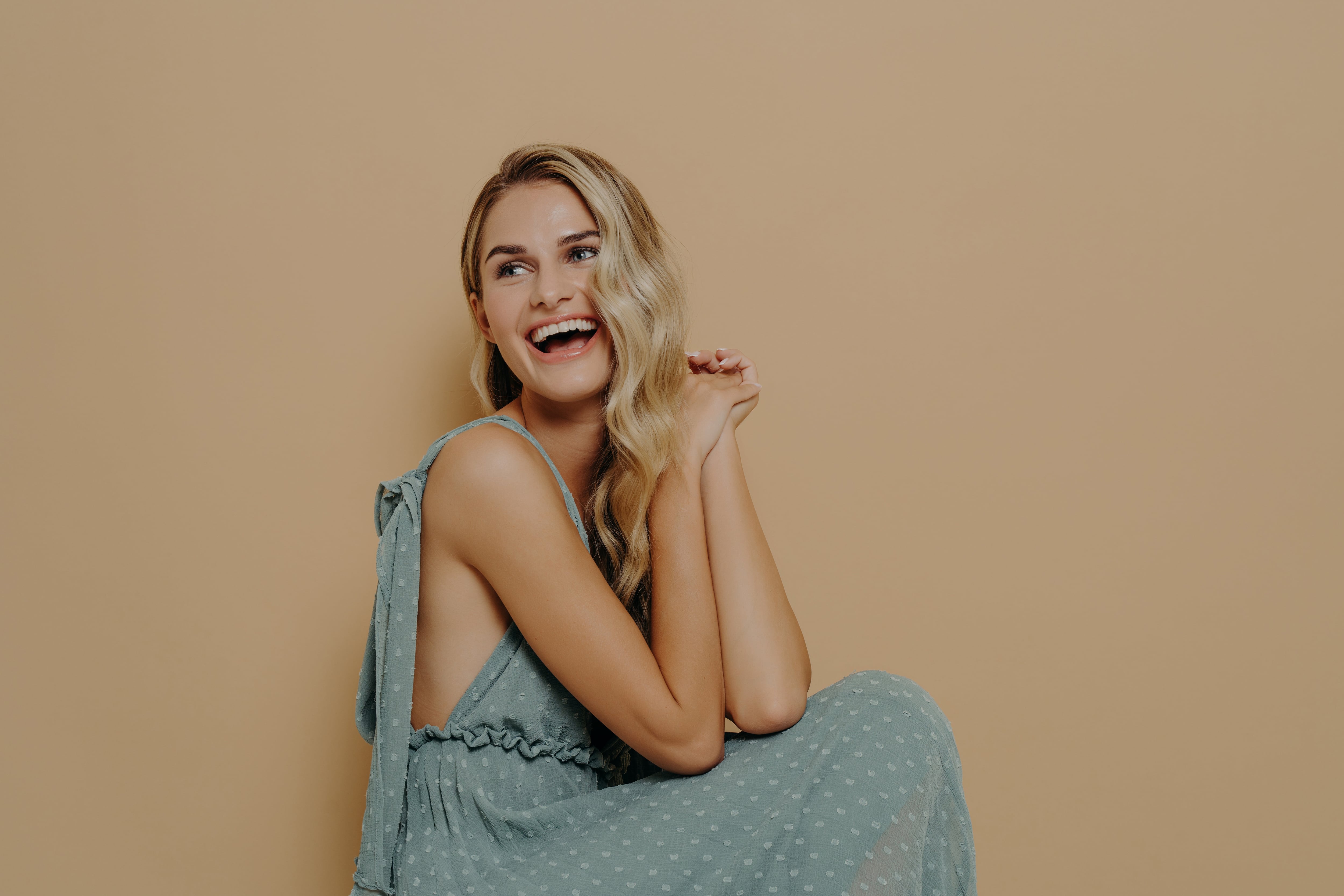 Rubio beige.  Uno de los colores que está en tendencia en este inicio del 2024