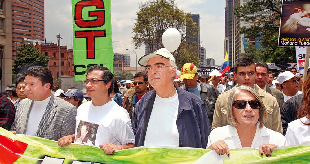   Petro siempre ha estado resguardado bajo la sombrilla de los sindicatos en Colombia. Las calles han sido su principal vitrina política.