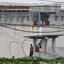Inmates protest demanding the return to this prison of the leader of the "Los Choneros" gang, alias Fito, at the Zonal Penitentiary No. 8 in Guayaquil, Ecuador, on August 14, 2023. Alias Fito was transferred on Saturday, August 12 to La Roca, a maximum-security prison within the same penitentiary complex. (Photo by STRINGER / AFP)