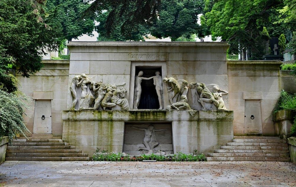Monumento a los muertos, en el cementerio del Père-Lachaise, Paris. JLPC / Wikimedia Commons, CC BY-SA