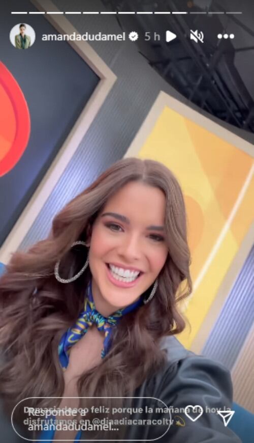 La reina de belleza manifestó lo feliz que estaba de estar en Colombia.