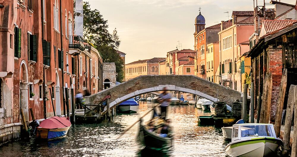 El papa Francisco expresó en mayo de este año su preocupación sobre el déficit entre nacimientos y muertes en Italia tras la incidencia de la pandemia, que llegó a 341.000.