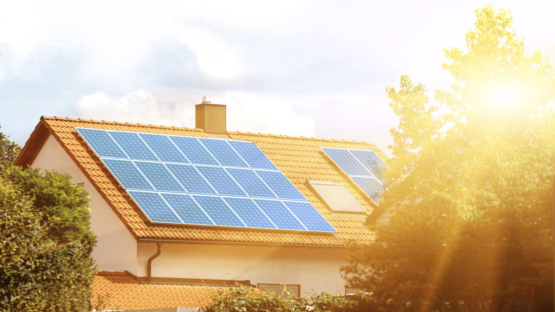 La instalación de placas solares requiere un análisis previo en la vivienda.