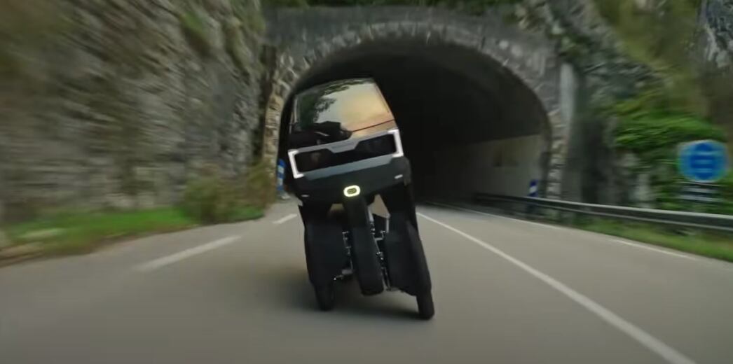 Este vehículo de AEMotion será eléctrico y podrá inclinarse, como una moto, un total de 35grados
