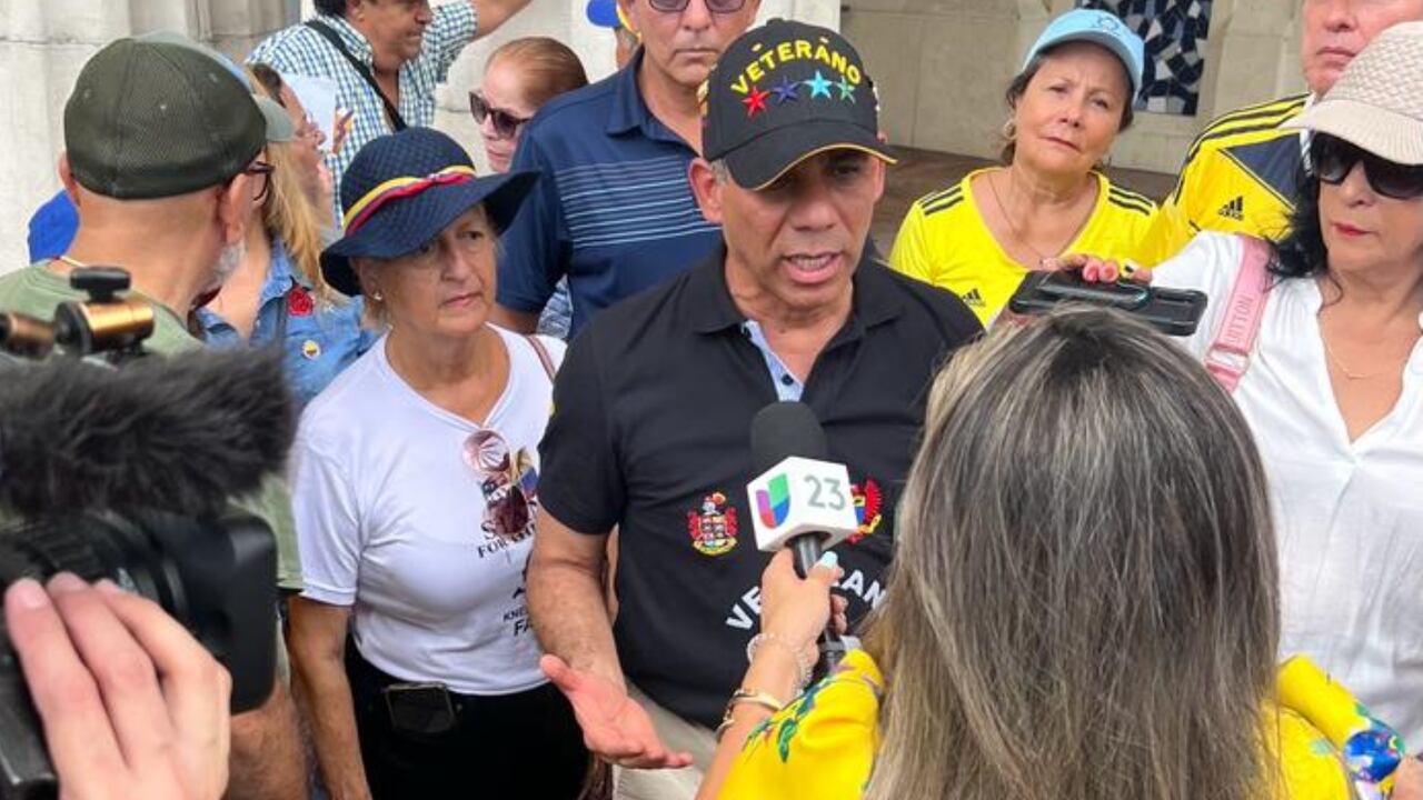 General (r) Zapateiro en Miami.