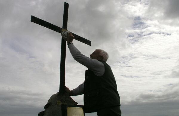 Existen muchos veteranos británicos que viajan a la Isla para homenajear a los héroes caídos.