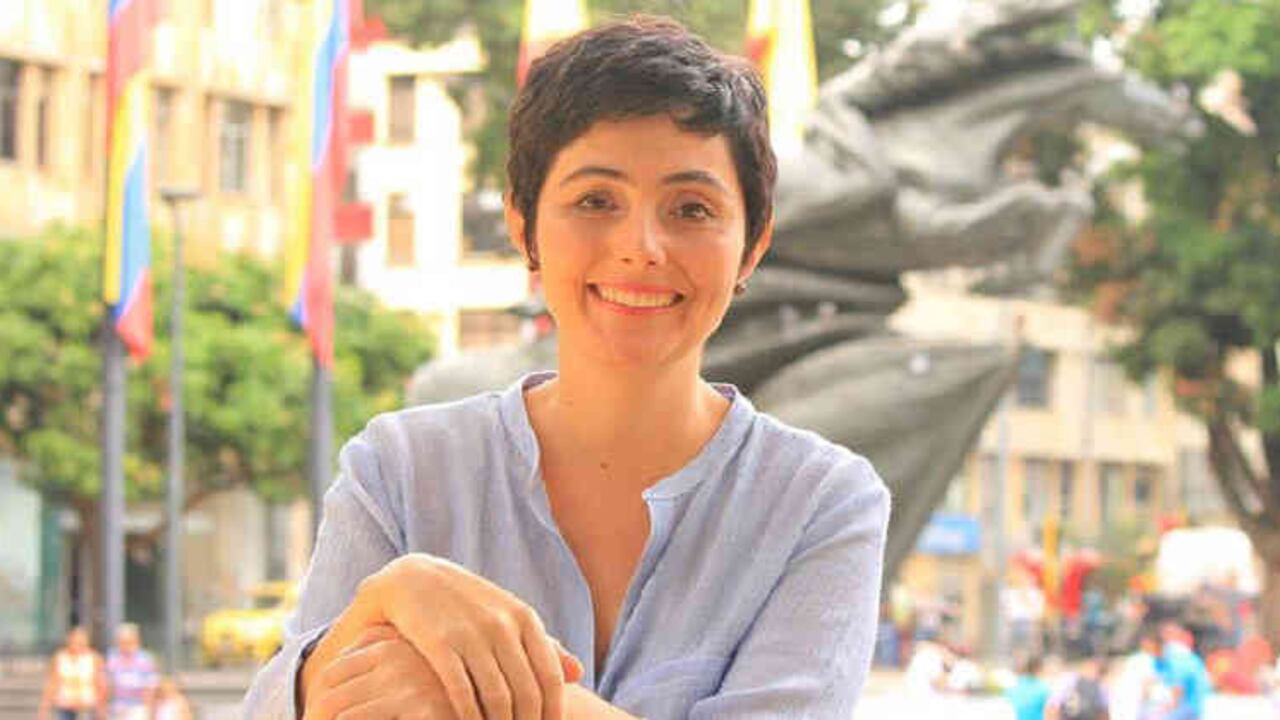 La gestión de la concejal Carolina Giraldo se basa en la defensa de los intereses públicos, medioambiente, vivienda, cultura y espacio público. Una de sus peleas ha sido con un frigorífico que presuntamente contaminaba el agua del río Otún.