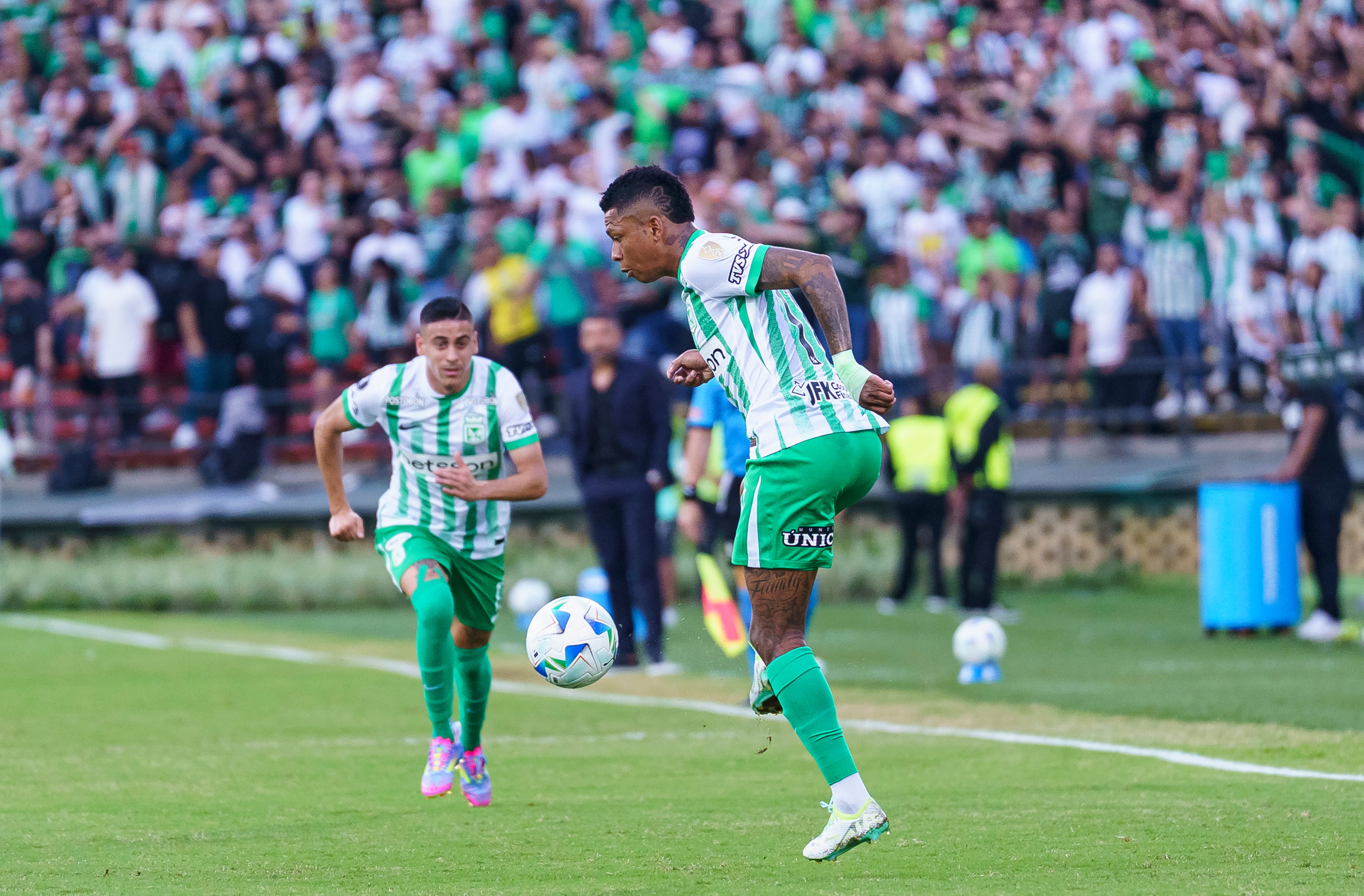 Billy Arce en competencia con Atlético Nacional en 2025.