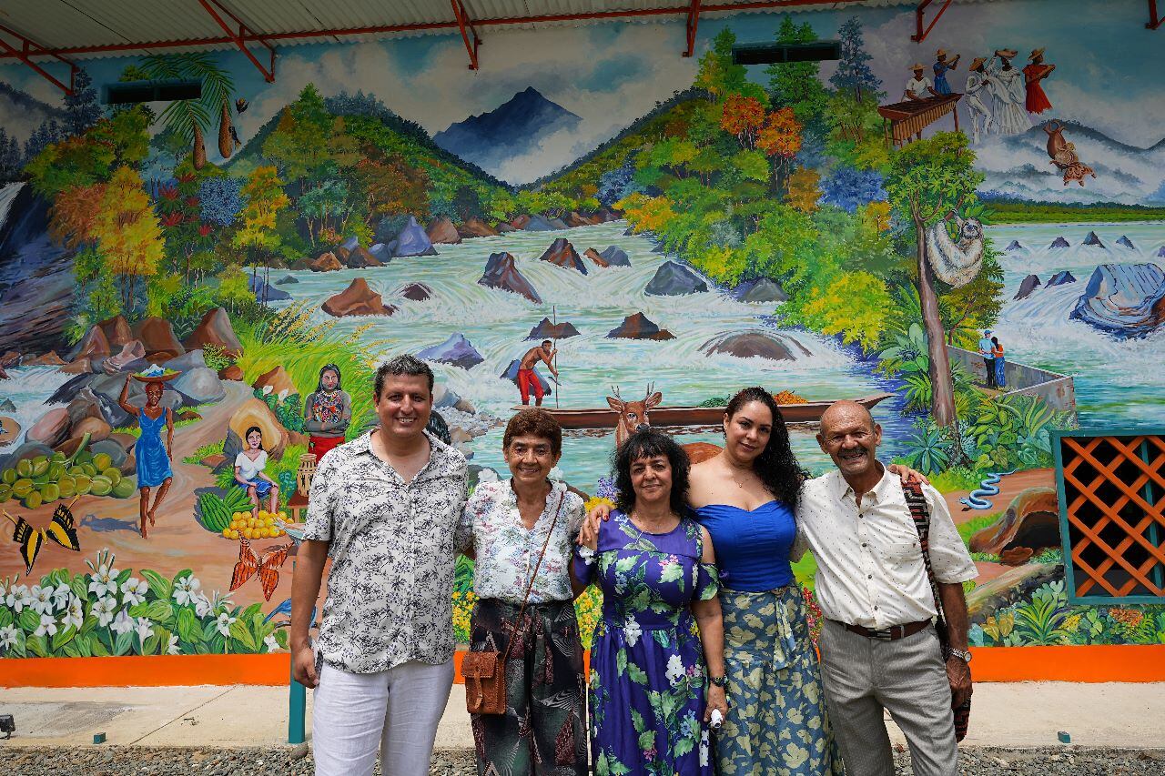 El grupo Acuarelistas Muralistas de San Cipriano pintó la obra.