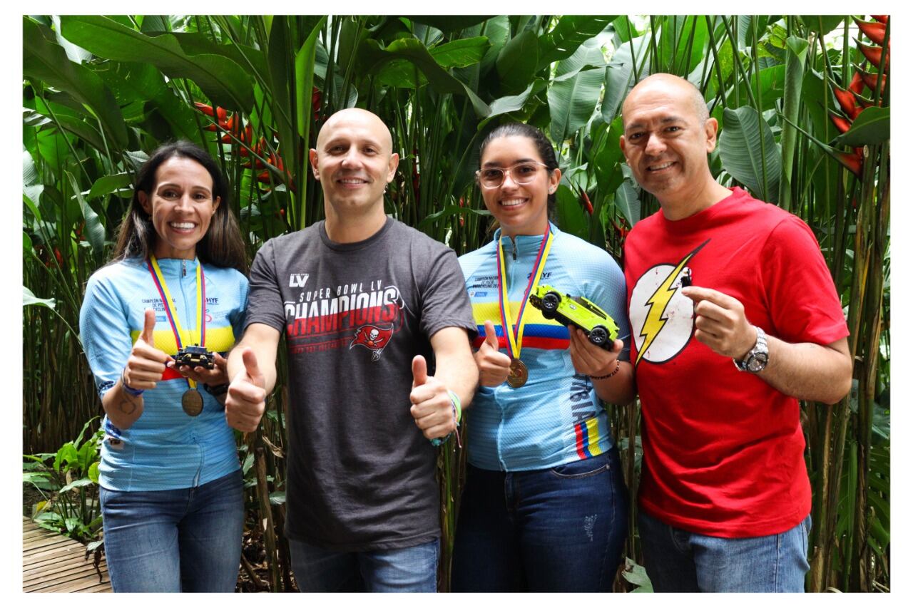 Las campeonas nacionales de la modalidad Tanden en el ciclismo paralímpico, Maria Pauilina Jaramillo y Paulina Garcia, se sumaron a la iniciativa.