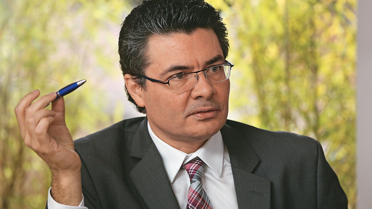 El ministro Gaviria considera que el sistema debe tener la posibilidad de determinar, con criterios técnicos y científicos, la entrada de nuevos medicamentos y tratamientos.