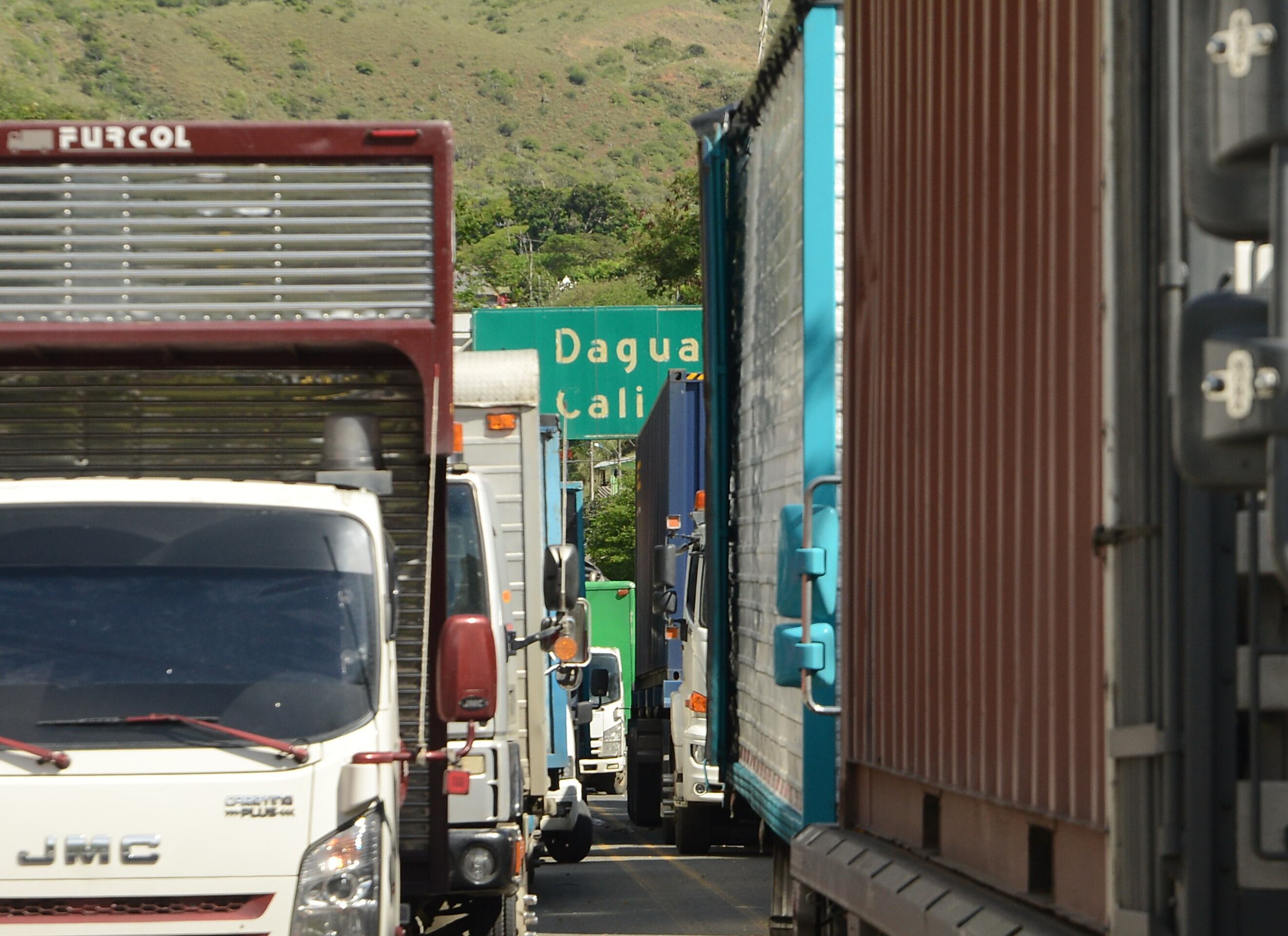 Bloqueos en la vía a Buenaventura en el sector de Loboguerrero