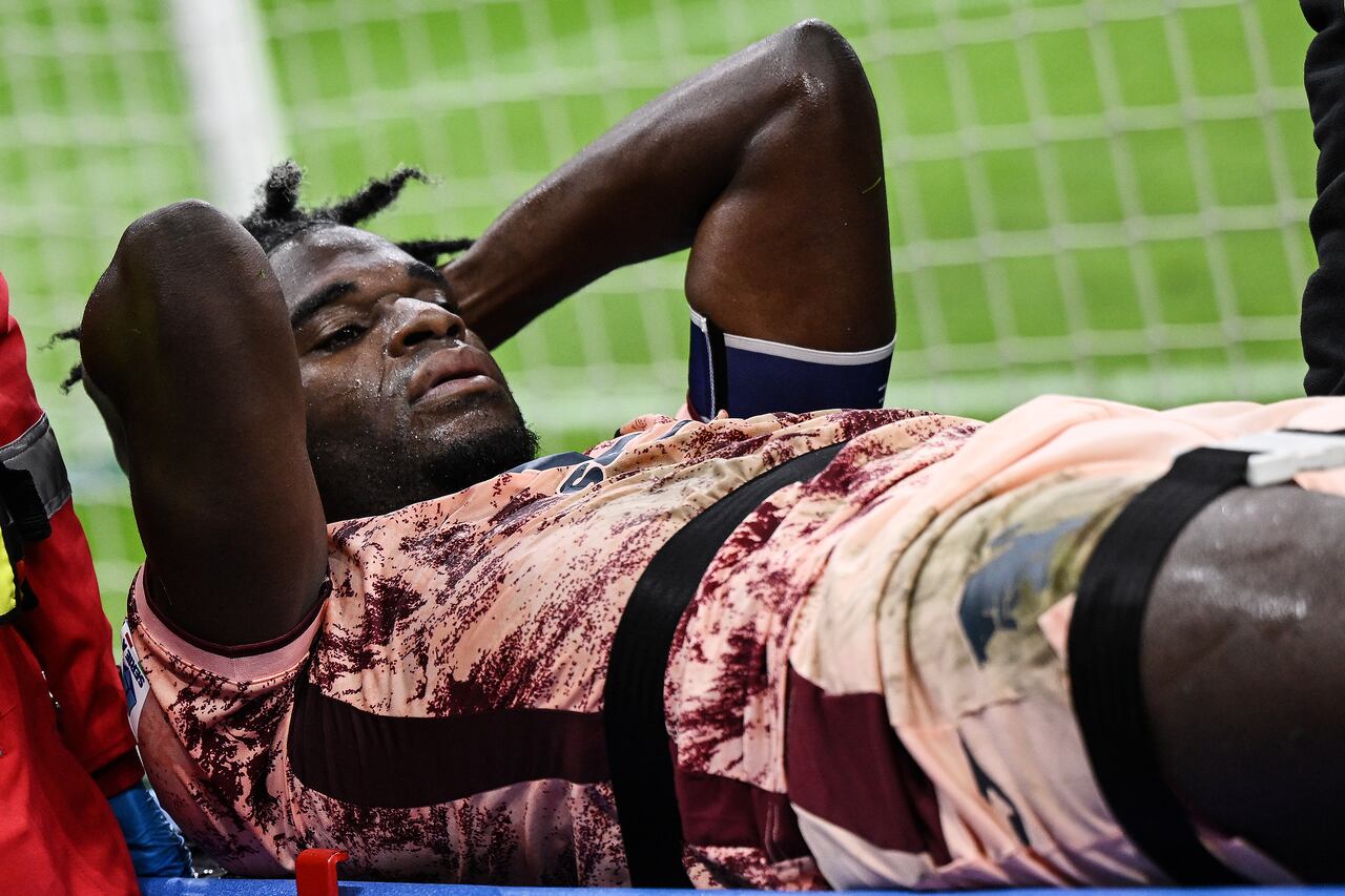 MILAN, ITALY - OCTOBER 05: Duvan Zapata of Torino injured during the Serie A match between FC Internazionale and Torino at Stadio Giuseppe Meazza on October 05, 2024 in Milan, Italy. (Photo by Image Photo Agency/Getty Images)