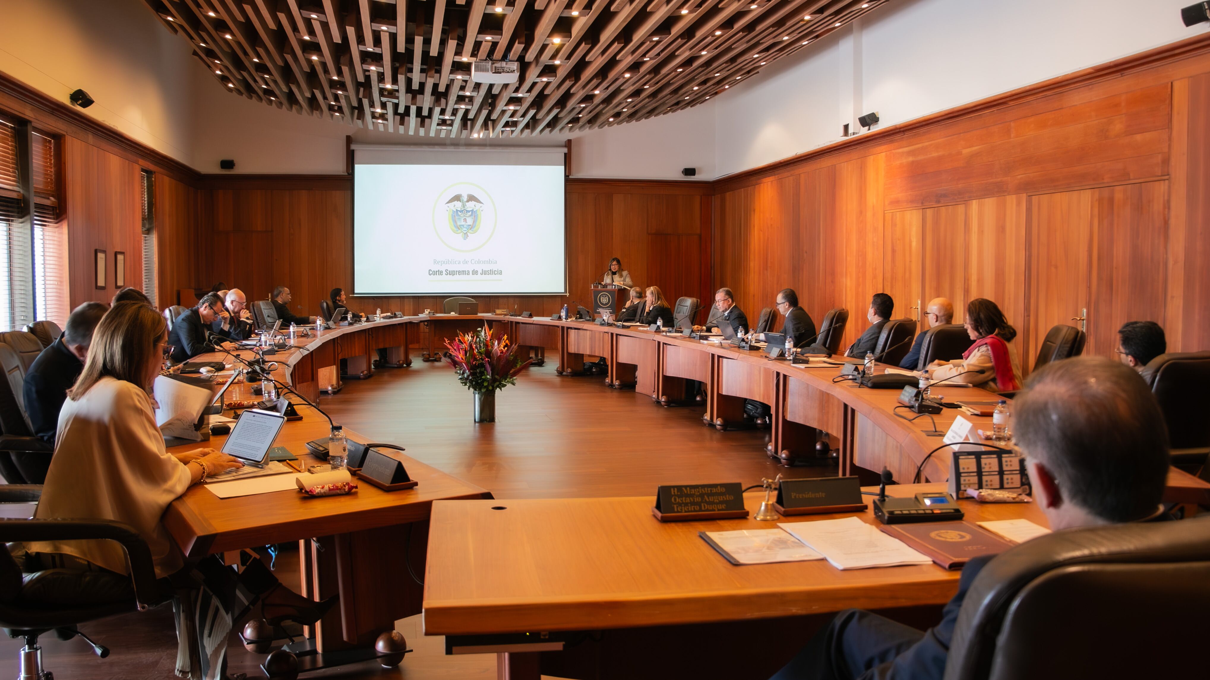 La Sala Plena de la Corte Suprema en la primera rendición de cuentas de Luz Adriana Camargo al frente de la Fiscalía General.