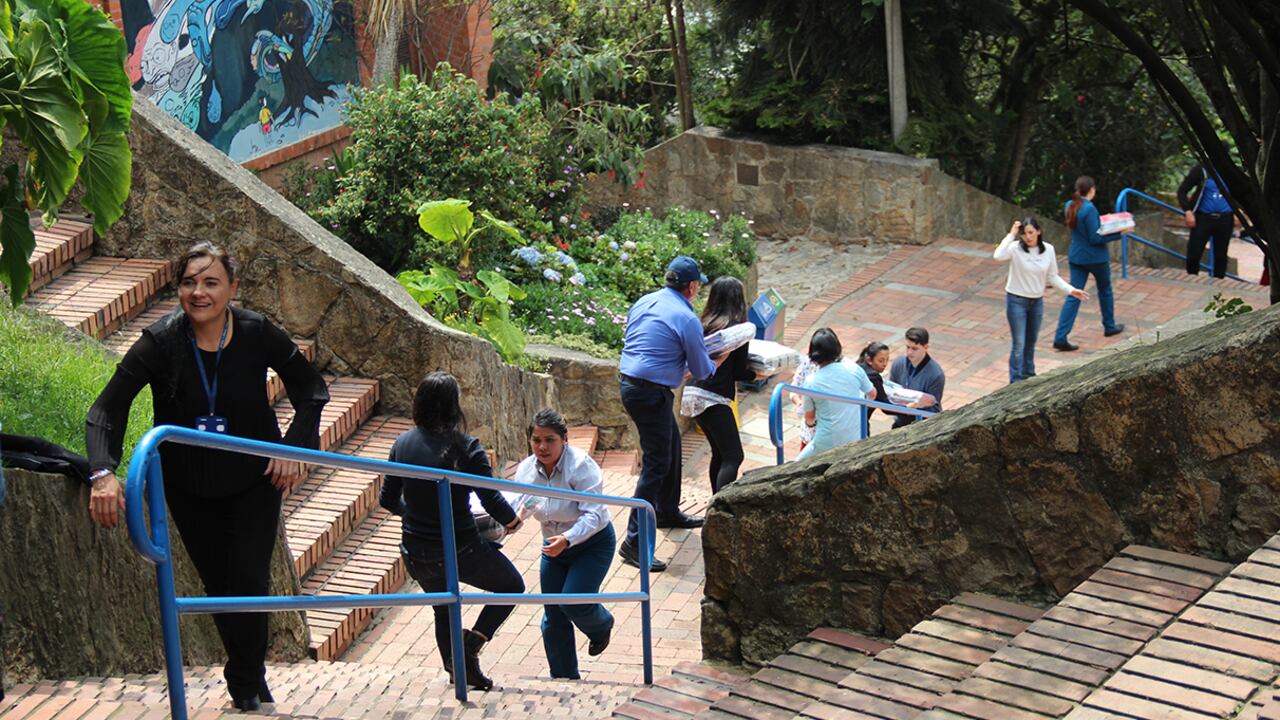 El Saint George’s School, a lo largo de más de un año y medio, diseñó planes de continuidad para priorizar el desarrollo de competencias y contenidos, al tiempo que ajustó los procesos internos y fue mejorando las soluciones tecnológicas.