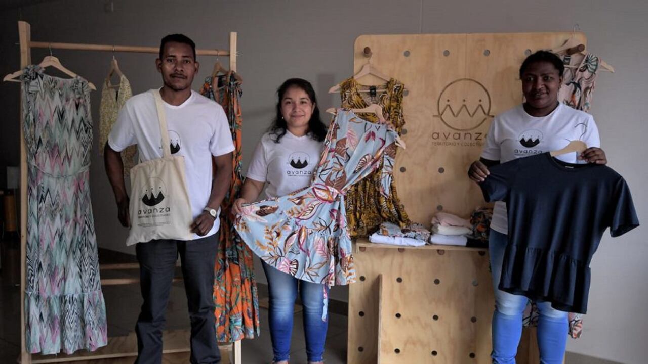 La cooperativa Tejiendo Paz participará de la edición especial 2021 de las ferias Colombiamoda y Colombiatex y está integrada por 21 excombatientes de las Farc del antiguo espacio de reincorporación de Icononzo, en Tolima.