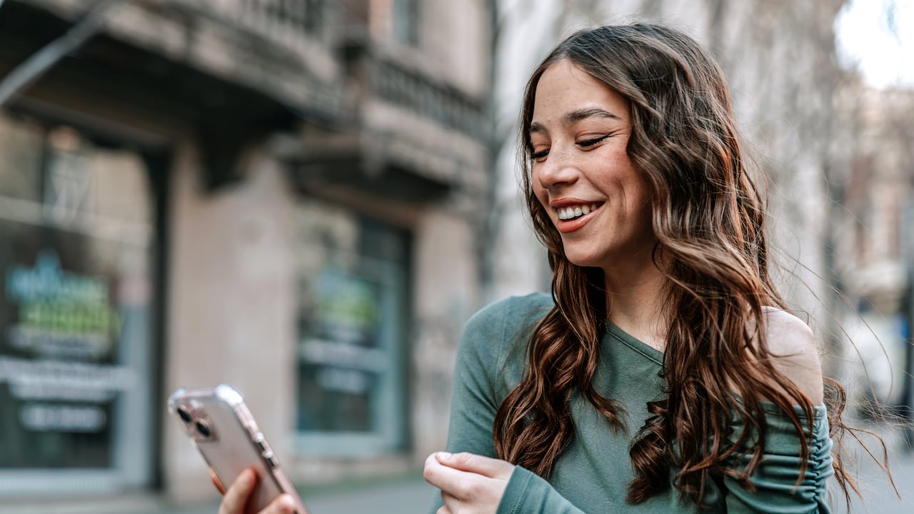 NotebookLM llega a dispositivos móviles con funciones que combinan inteligencia artificial y portabilidad.