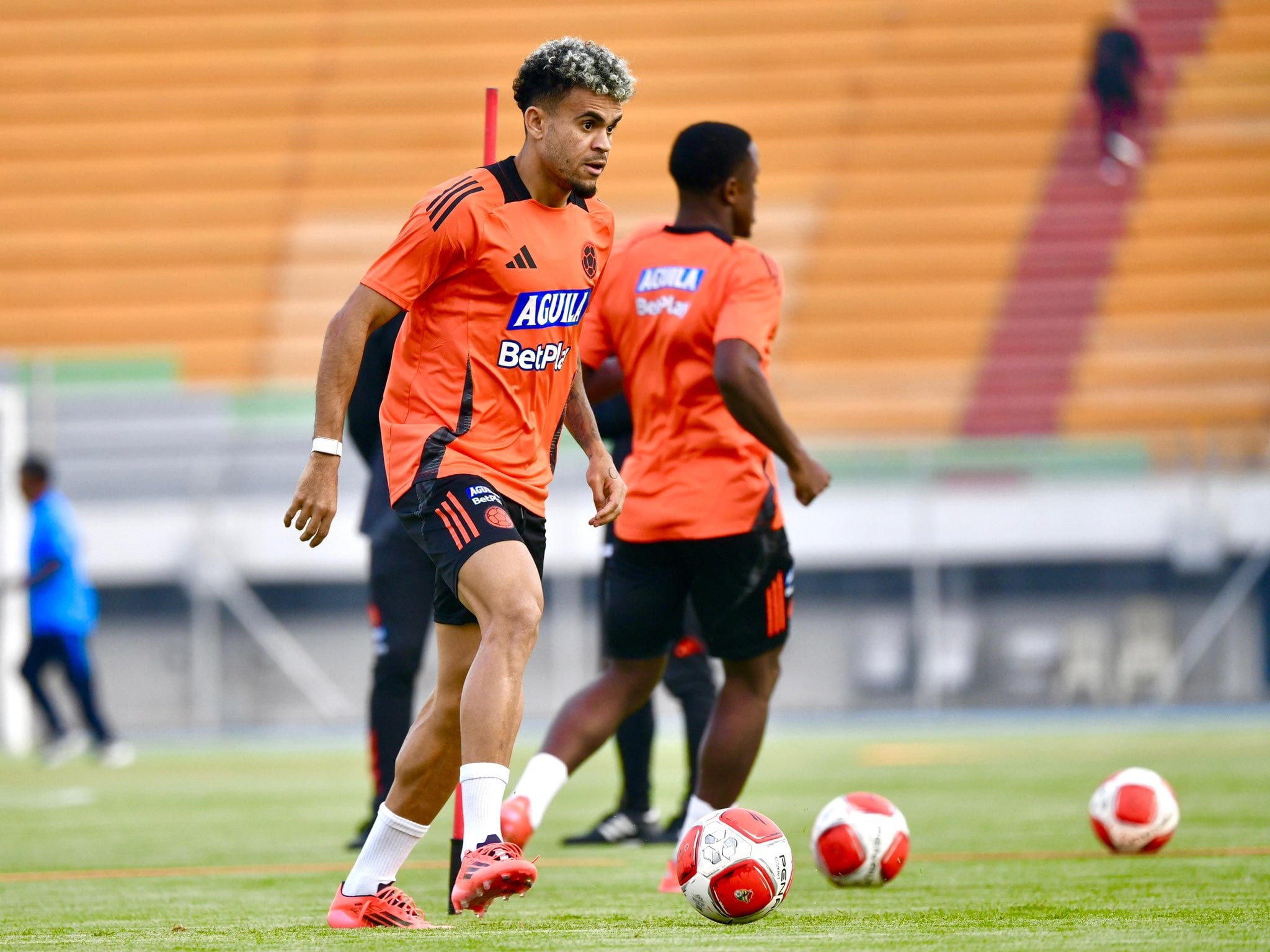 La Selección Colombia entrenando en el estadio Félix Capriles de Cochabamba