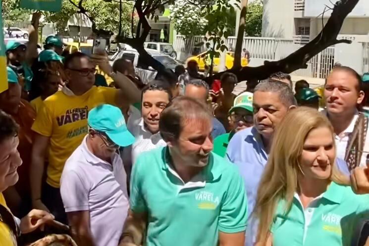 Alfredo junto a su esposa Rochi Stevenson