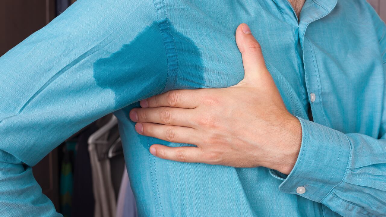 El sudor puede manchar la ropa.