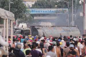 En el puente Simón Bolívar, frontera entre Cúcuta y San Antonio, Venezuela, se presentaron fuertes protestas mientras se intentaban pasar las ayudas humanitarias el pasado 23 de febrero.