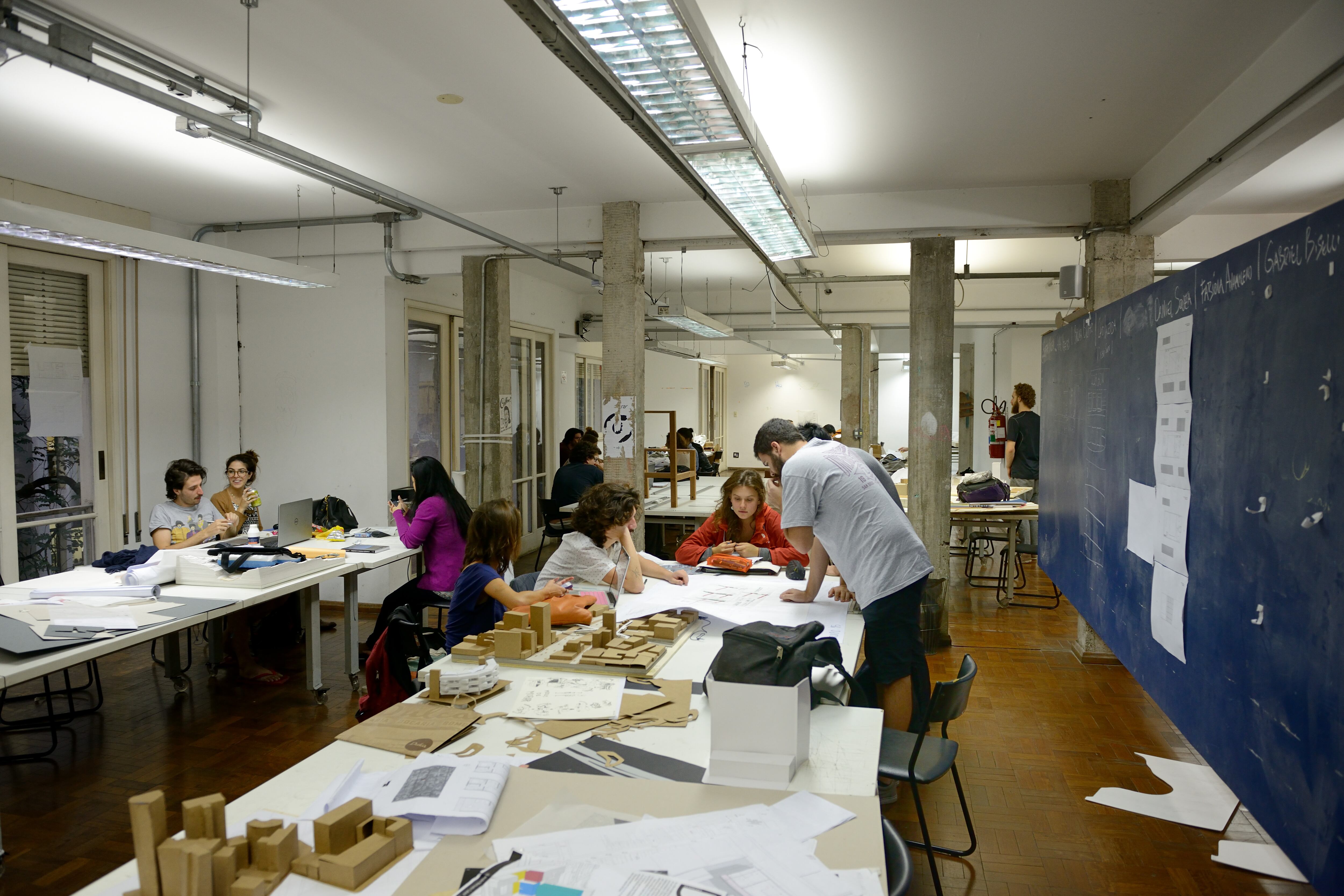 Estudiantes de la escuela de arquitectura el 15 de noviembre de 2015 en Sao Paulo, Brasil.
