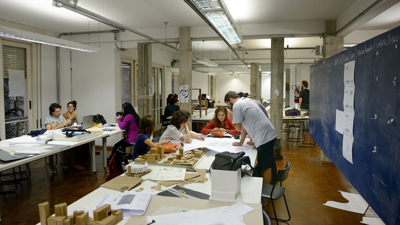 Estudiantes de la escuela de arquitectura el 15 de noviembre de 2015 en Sao Paulo, Brasil.