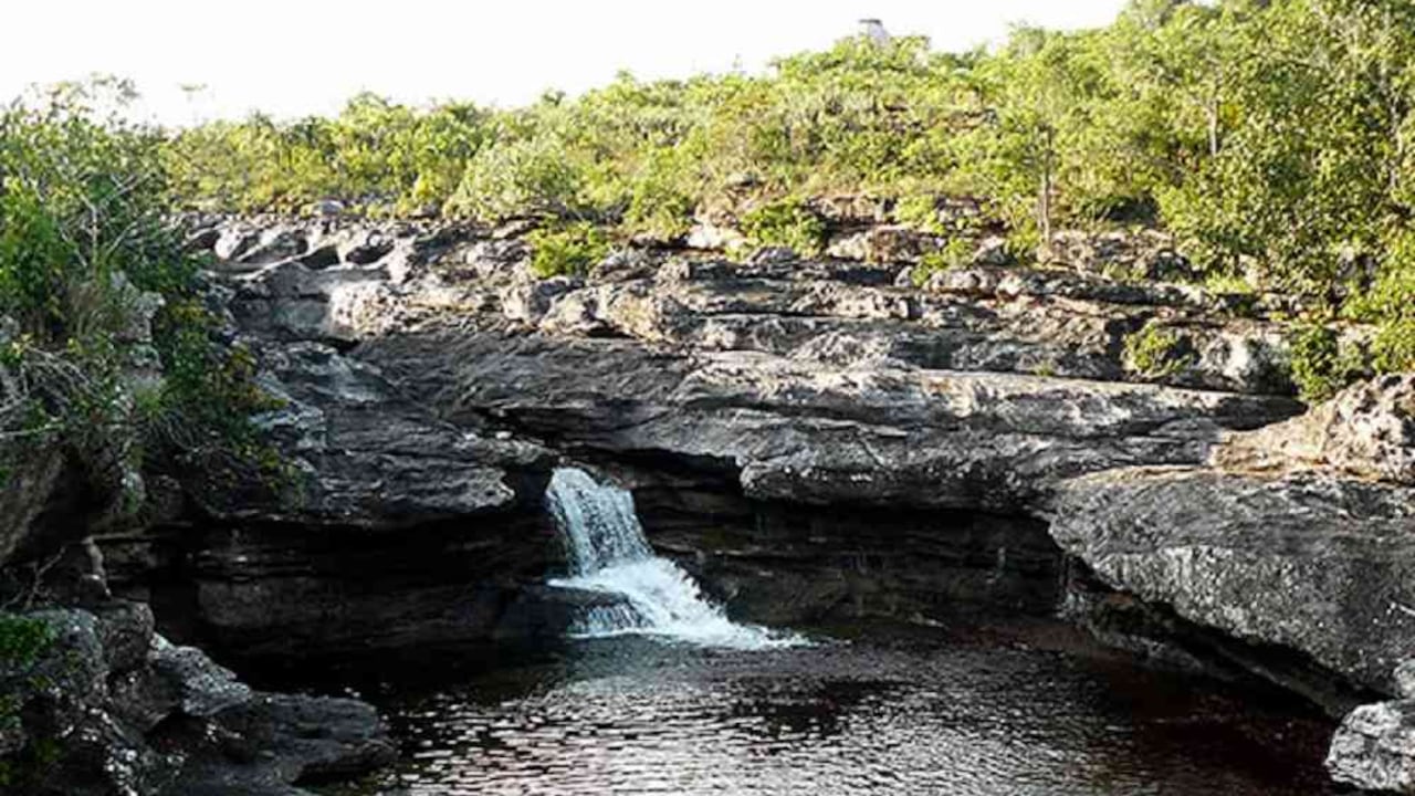La Sierra de la Macarena es una de las áreas protegidas en las que se prohibirán los plásticos de un solo uso.