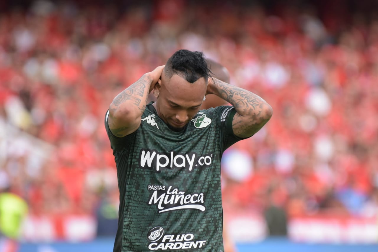 Jarlan Barrera, del Deportivo Cali, se lamenta por una acción que no pudo concretar en el clásico vallecaucano.