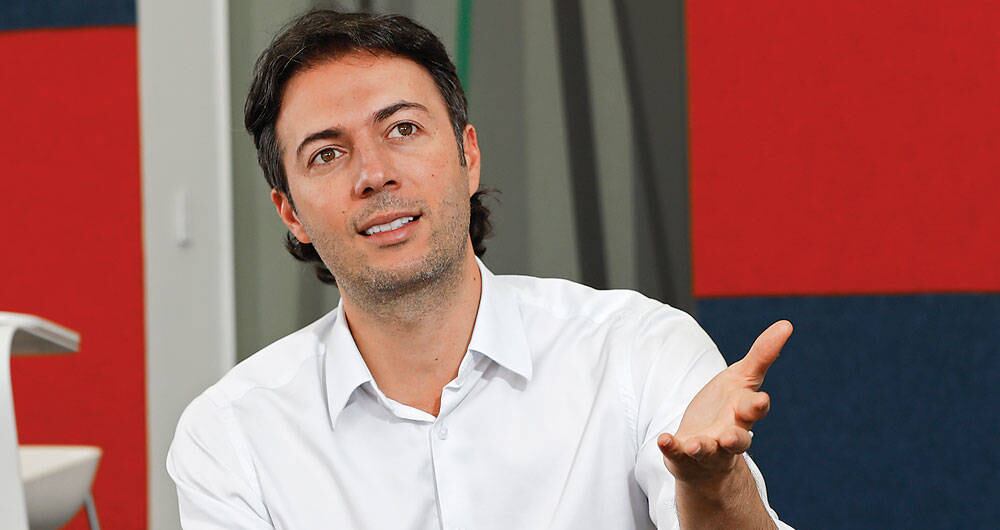 Daniel Quintero se ha hecho conocer por denuncias sobre Hidroituango y su activismo en las redes sociales.