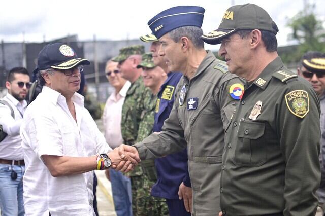 El presidente colombiano hizo compromisos para frenar la violencia en Buenaventura.