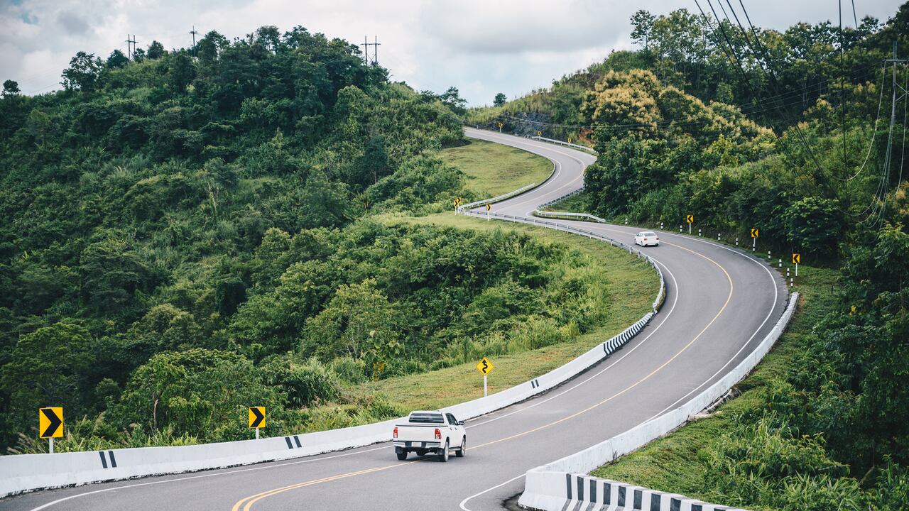 Con la preparación adecuada y la práctica, los conductores pueden superar con éxito los desafíos de las carreteras empinadas.