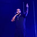 Aubrey Drake Graham, conocido simplemente como Drake, es un rapero, cantante, compositor, productor discográfico y actor canadiense. Se dio a conocer en un comienzo por interpretar al personaje de Jimmy Brooks de la serie de televisión Degrassi: The Next Generation (Photo by Prince Williams/Wireimage).