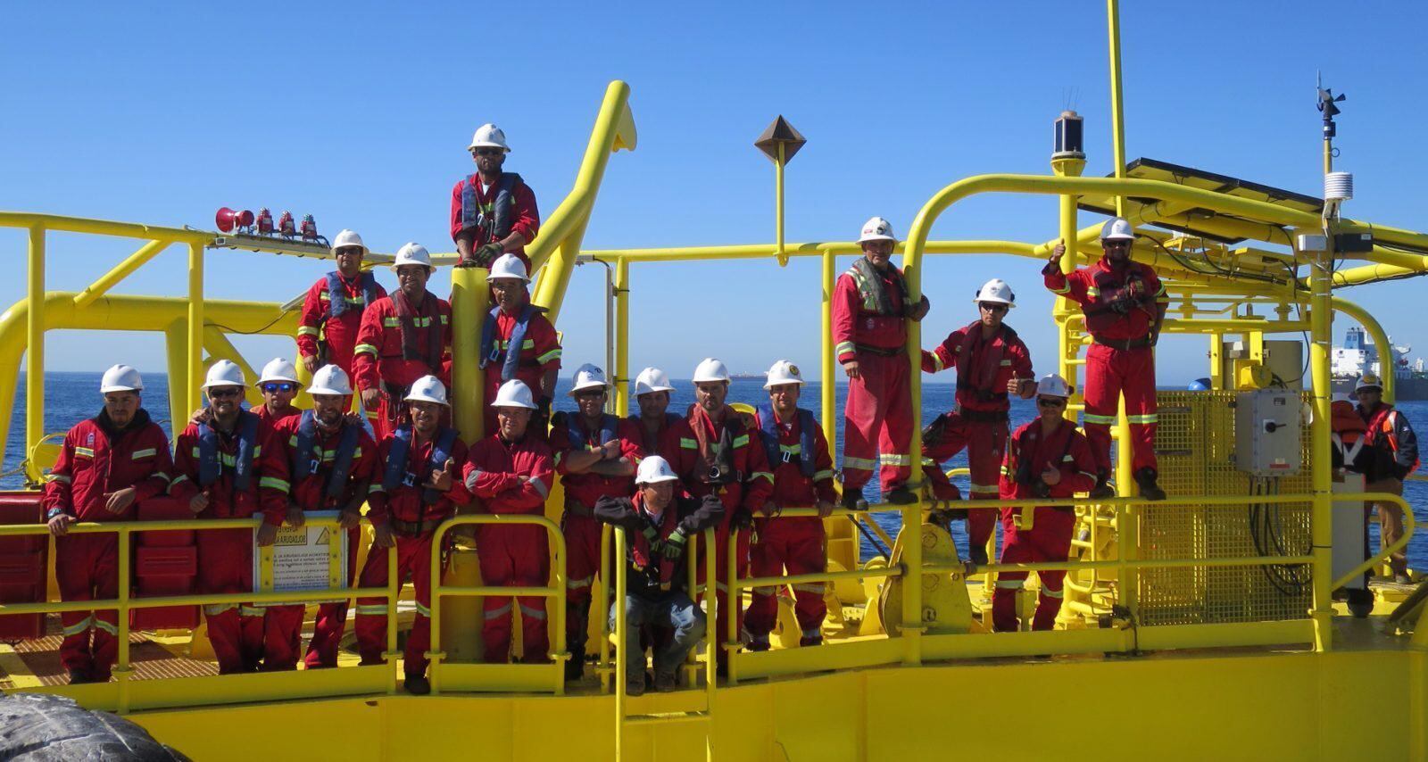 Personal especializado que estará pendiente del recorrido del robot en el mar.