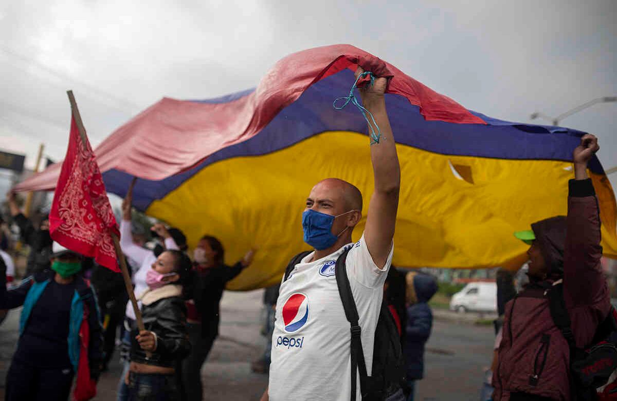 A pesar del covid-19, varios colombianos salieron a bloquear la salida de Bogotá vía al Llano