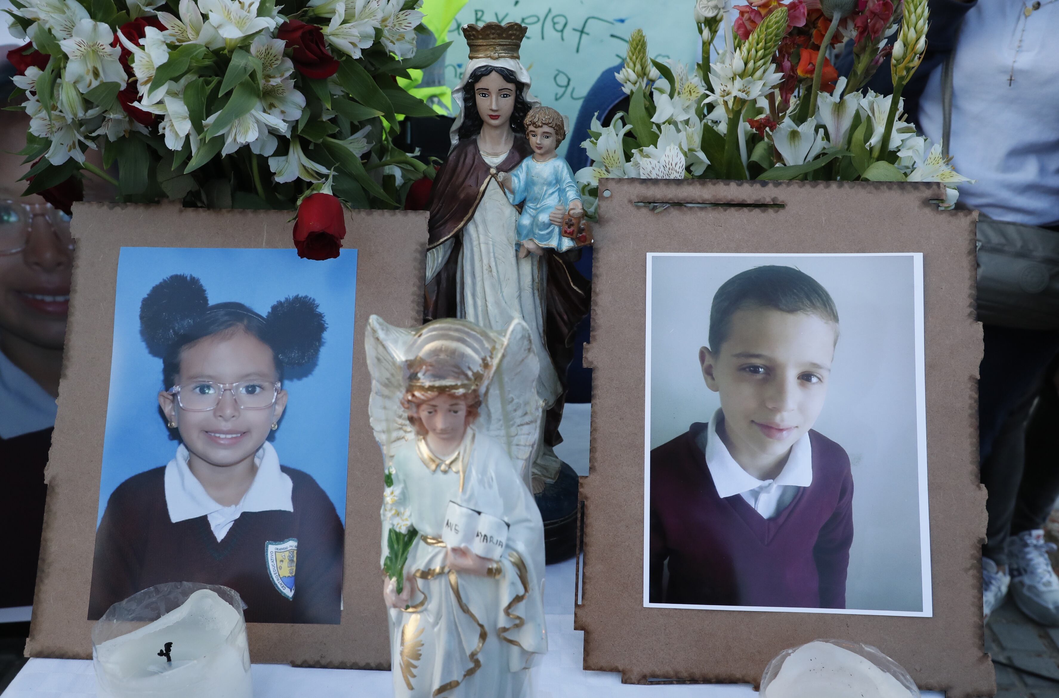 Procesión por Salomé Rangel y Daniel Duque Buitrago y el rechazo a la violencia. Atentado CAI de Arborizadora Alta