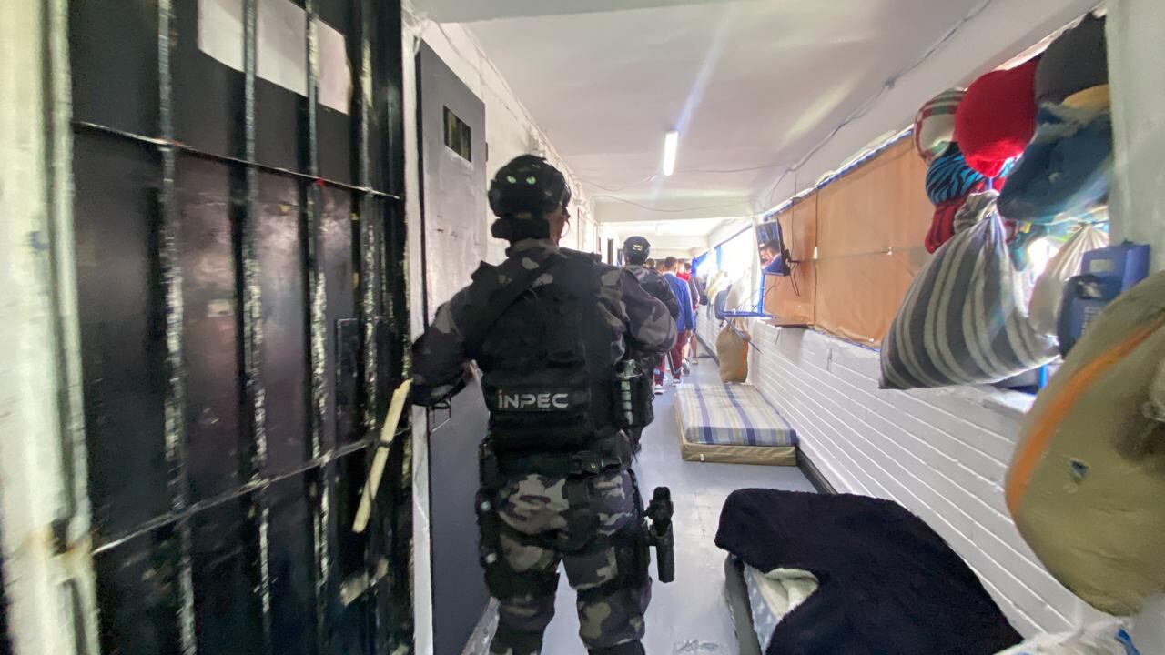 Operativos del Inpec en la cárcel La Modelo de Bogotá.